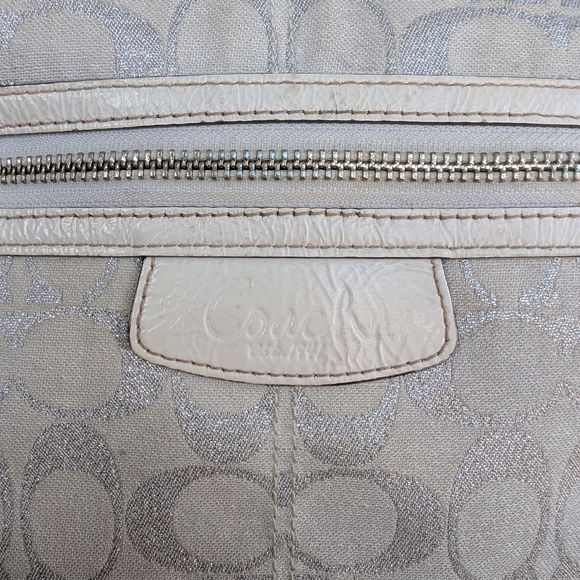 Coach Penelope Signature Lunch Tote, typically identified by - Picture 4 of 14